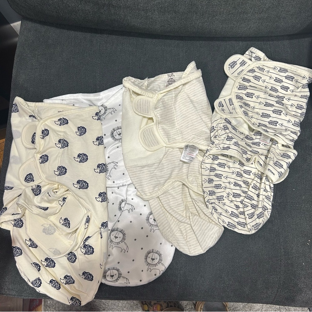 Set of Baby Swaddle Wraps in Cream and White